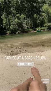 Jennifer Holland feet photo thumbnail