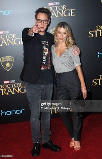 Jennifer Holland feet photo thumbnail