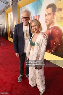 Jennifer Holland feet photo thumbnail