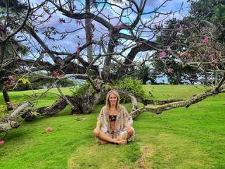 Jennifer Holland feet photo thumbnail