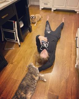 Jennifer Holland feet photo thumbnail