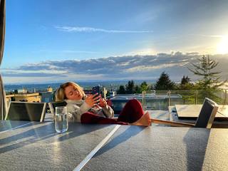 Jennifer Holland feet photo thumbnail