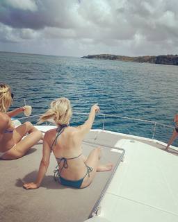 Jennifer Holland feet photo thumbnail