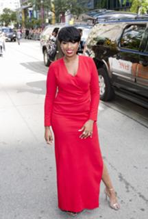 Jennifer Hudson feet photo thumbnail
