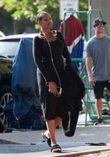 Jennifer Hudson feet photo thumbnail