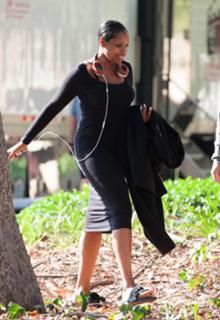 Jennifer Hudson feet photo thumbnail