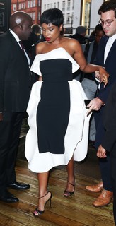 Jennifer Hudson feet photo thumbnail