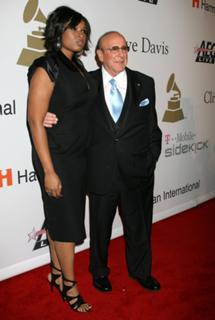 Jennifer Hudson feet photo thumbnail