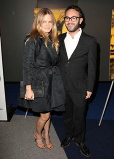 Jennifer Jason Leigh feet photo thumbnail
