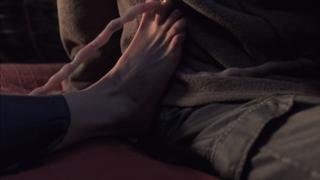 Jennifer Jason Leigh feet photo thumbnail