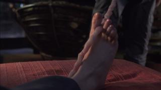 Jennifer Jason Leigh feet photo thumbnail