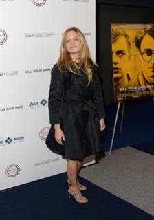 Jennifer Jason Leigh feet photo thumbnail