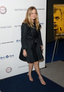 Jennifer Jason Leigh feet photo thumbnail