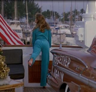 Jennifer Jason Leigh feet photo thumbnail