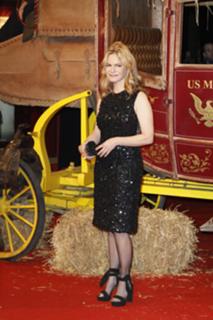 Jennifer Jason Leigh feet photo thumbnail