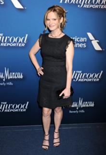 Jennifer Jason Leigh feet photo thumbnail
