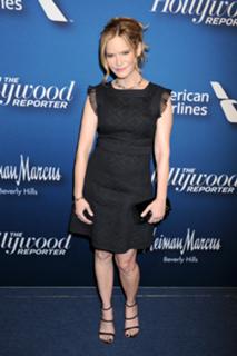 Jennifer Jason Leigh feet photo thumbnail