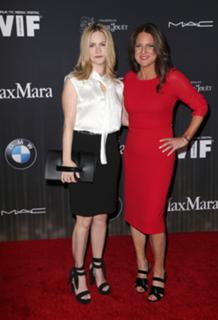 Jennifer Jason Leigh feet photo thumbnail