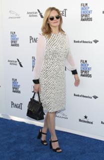 Jennifer Jason Leigh feet photo thumbnail
