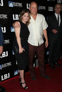 Jennifer Jason Leigh feet photo thumbnail