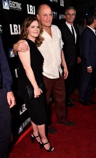 Jennifer Jason Leigh feet photo thumbnail