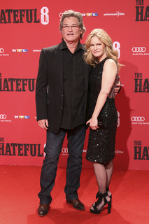Jennifer Jason Leigh feet photo thumbnail