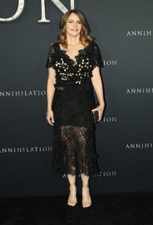 Jennifer Jason Leigh feet photo thumbnail