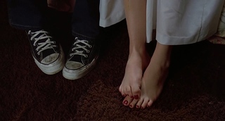Jennifer Jason Leigh feet photo thumbnail