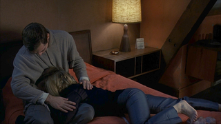 Jennifer Jason Leigh feet photo thumbnail