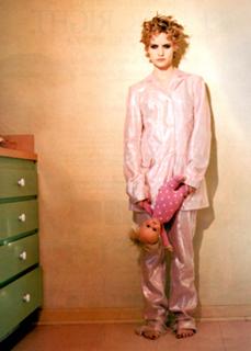 Jennifer Jason Leigh feet photo thumbnail