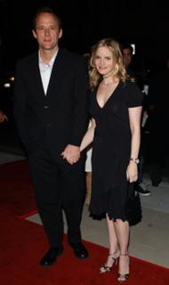 Jennifer Jason Leigh feet photo thumbnail