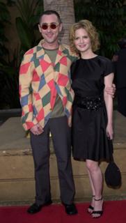 Jennifer Jason Leigh feet photo thumbnail