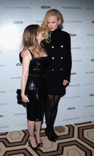 Jennifer Jason Leigh feet photo thumbnail