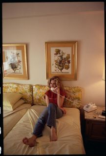 Jennifer Jason Leigh feet photo 9