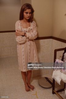 Jennifer Jason Leigh feet photo 8
