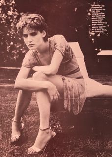 Jennifer Jason Leigh feet photo 4