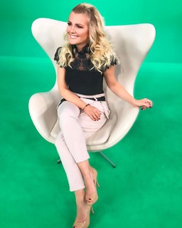 Jennifer Knäble feet photo thumbnail