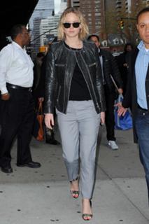 Jennifer Lawrence feet photo thumbnail