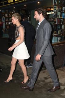 Jennifer Lawrence feet photo thumbnail