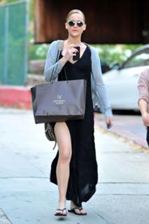 Jennifer Lawrence feet photo thumbnail