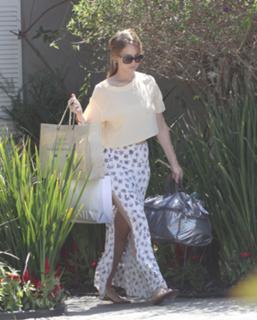 Jennifer Lawrence feet photo thumbnail