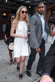 Jennifer Lawrence feet photo thumbnail