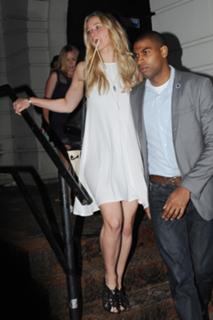 Jennifer Lawrence feet photo thumbnail
