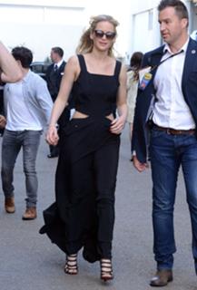 Jennifer Lawrence feet photo thumbnail
