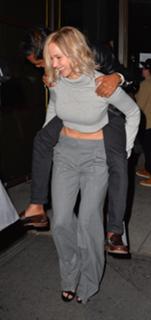 Jennifer Lawrence feet photo thumbnail