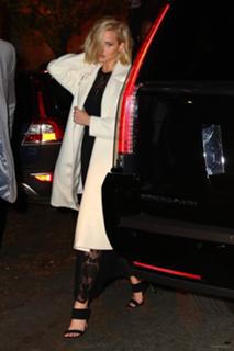 Jennifer Lawrence feet photo thumbnail