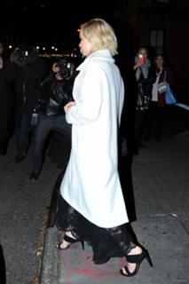 Jennifer Lawrence feet photo thumbnail