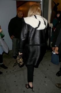 Jennifer Lawrence feet photo thumbnail