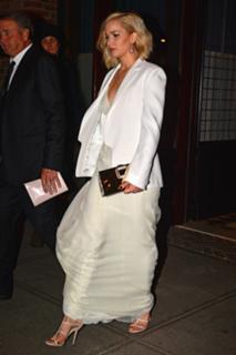 Jennifer Lawrence feet photo thumbnail