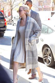 Jennifer Lawrence feet photo thumbnail